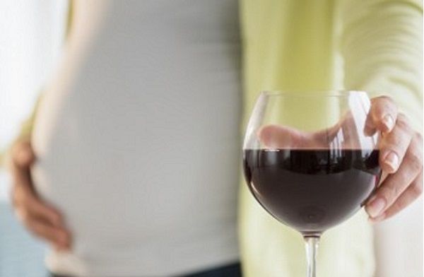 اهمیت دوری از نوشیدنی قبل از خواب برای بانوان باردار