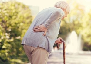علائم پوکی استخوان در سالمندان
